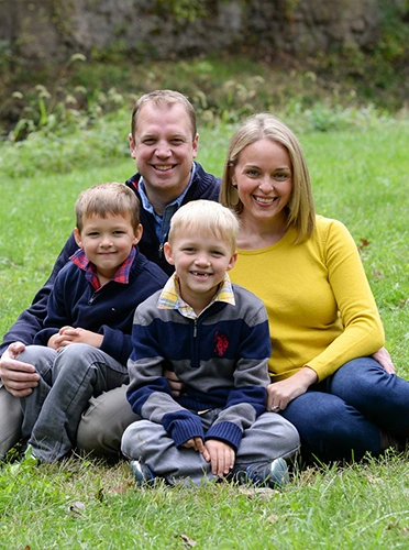 Chiropractor Le Claire IA Brad Setchell With Family Chiropractor Le Claire IA Brad Setchell With Family